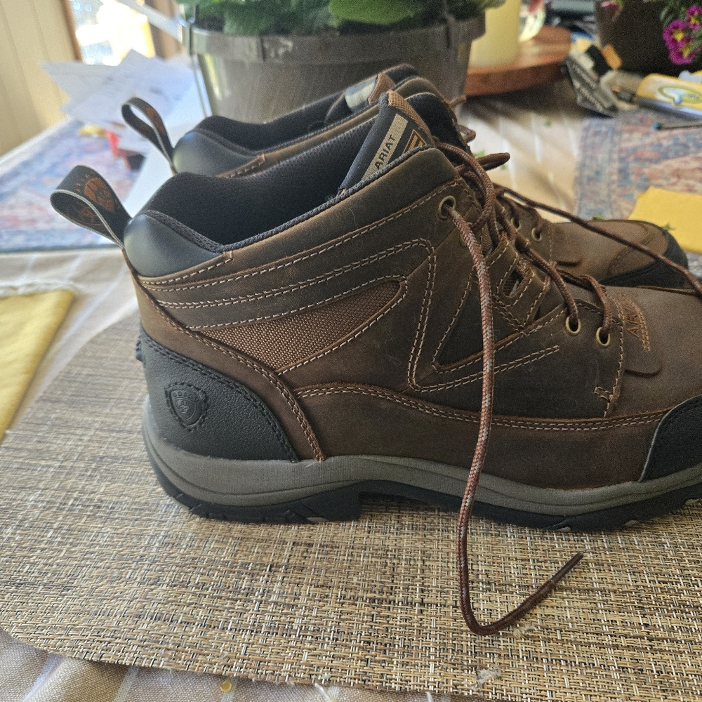 ARIAT TERRAIN HIKING BOOTS